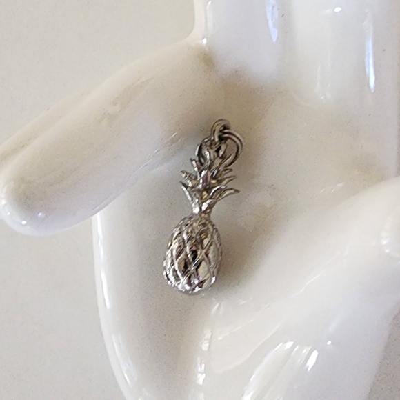 🍍 Silver Pineapple charm - Picture 4 of 4